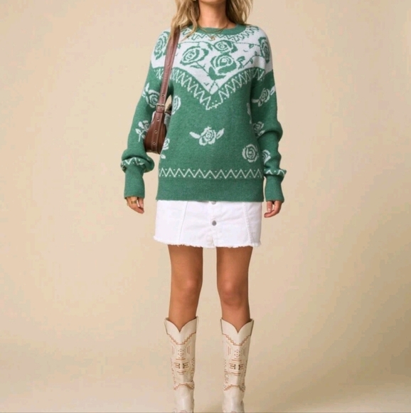 Women RoundNeck Long Sleeve Casual Sweater With Graphic Detail,Minimalist Design - Picture 6 of 6